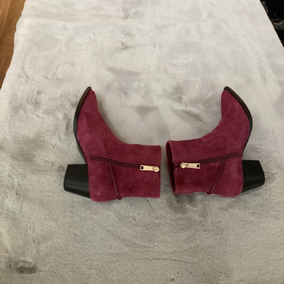 NWOT size 6 leather IMNYC plum colored boots - Picture 2 of 7